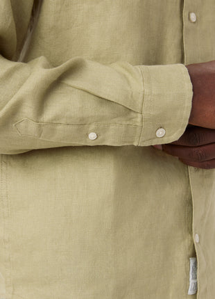 The Linen Shirt in Cardamom